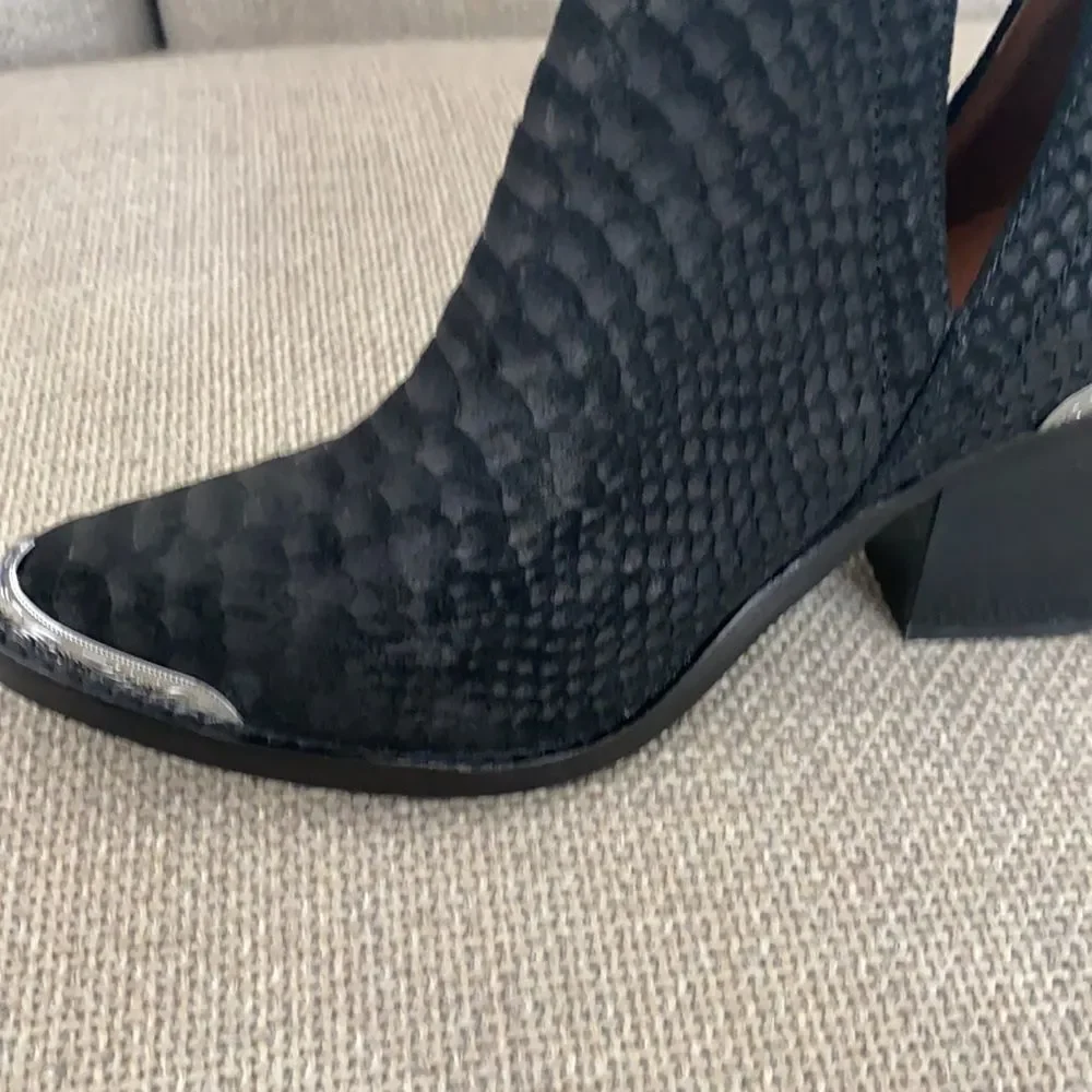 NWOT Jeffrey Campbell Cromwell Cutout Western Boot Size 6